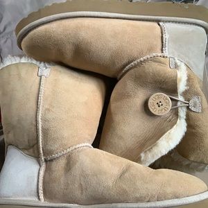 ugg bailey button short boots